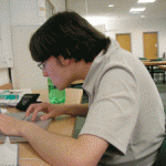 懒散坐姿肩部撞击